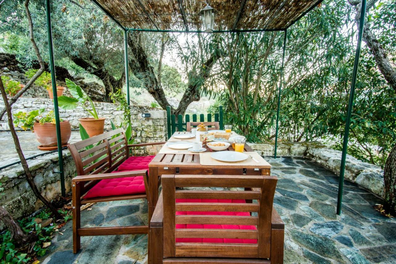 Almond Trees Cottage Divarata Extérieur photo